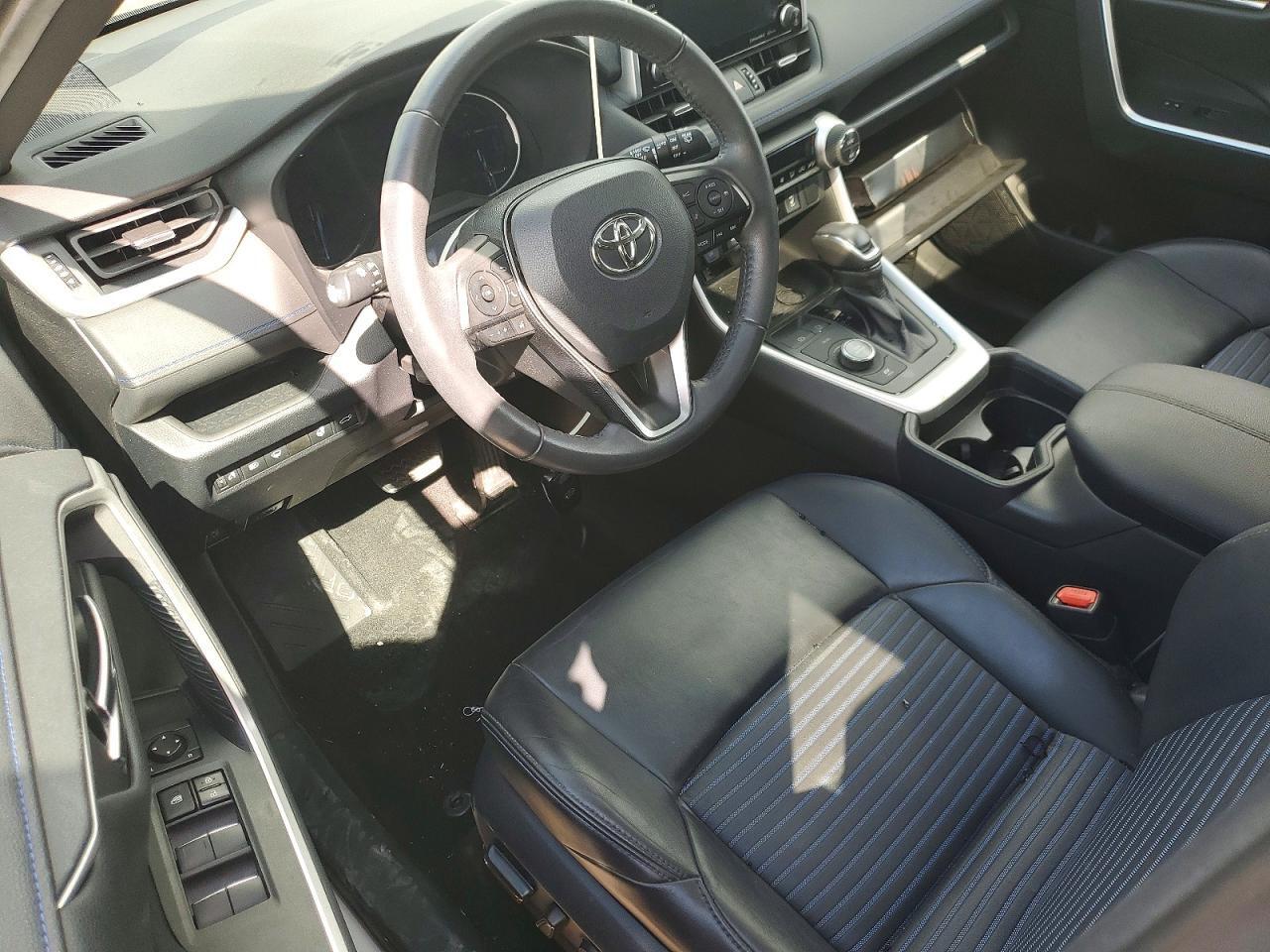 2020 TOYOTA RAV4 XSE — Фото 8 из 14