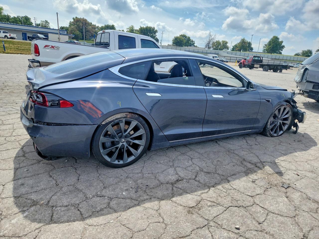 2018 TESLA MODEL S — Фото 3 из 12