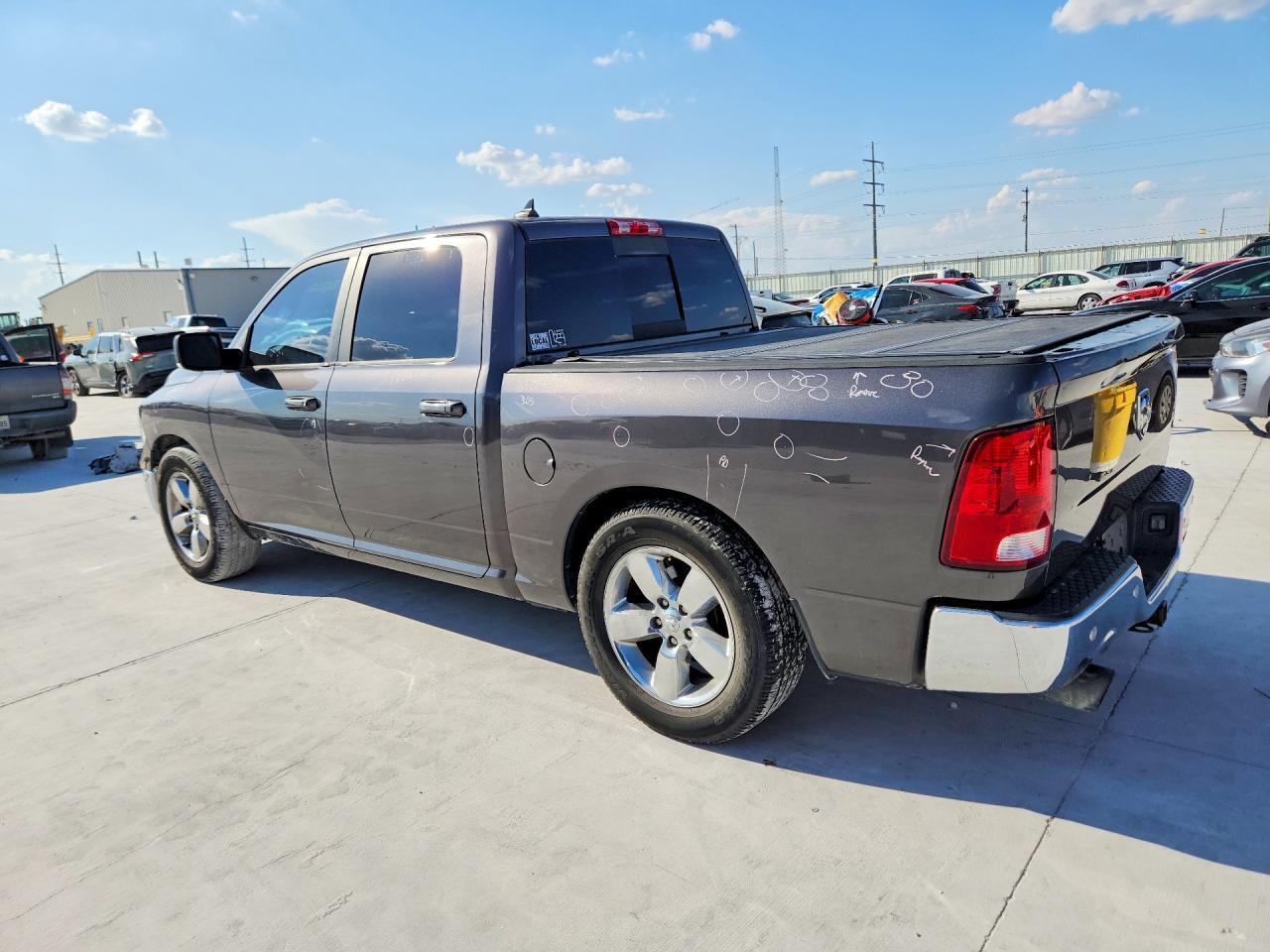 2019 RAM 1500 CLASSIC SLT — Фото 2 из 13