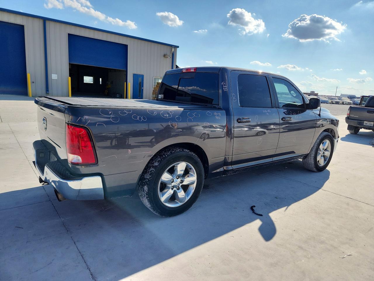 2019 RAM 1500 CLASSIC SLT — Фото 3 из 13