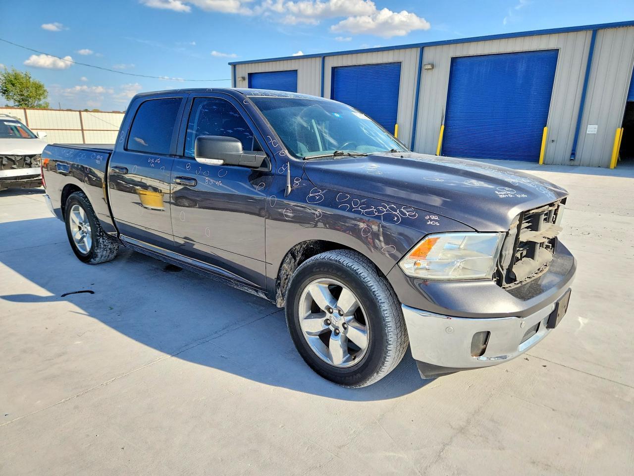 2019 RAM 1500 CLASSIC SLT — Фото 4 из 13