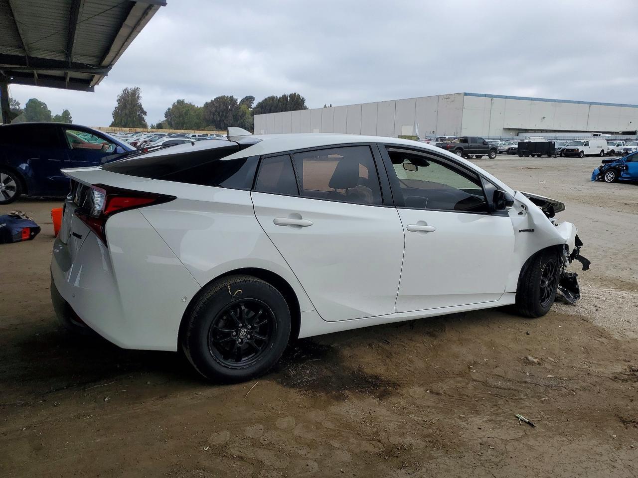 2021 TOYOTA PRIUS LE — Фото 3 из 12