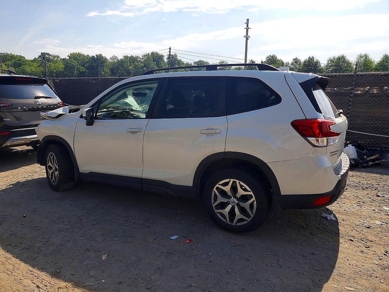 JF2SKAGC0KH585970 2019 SUBARU FORESTER photo no. 2