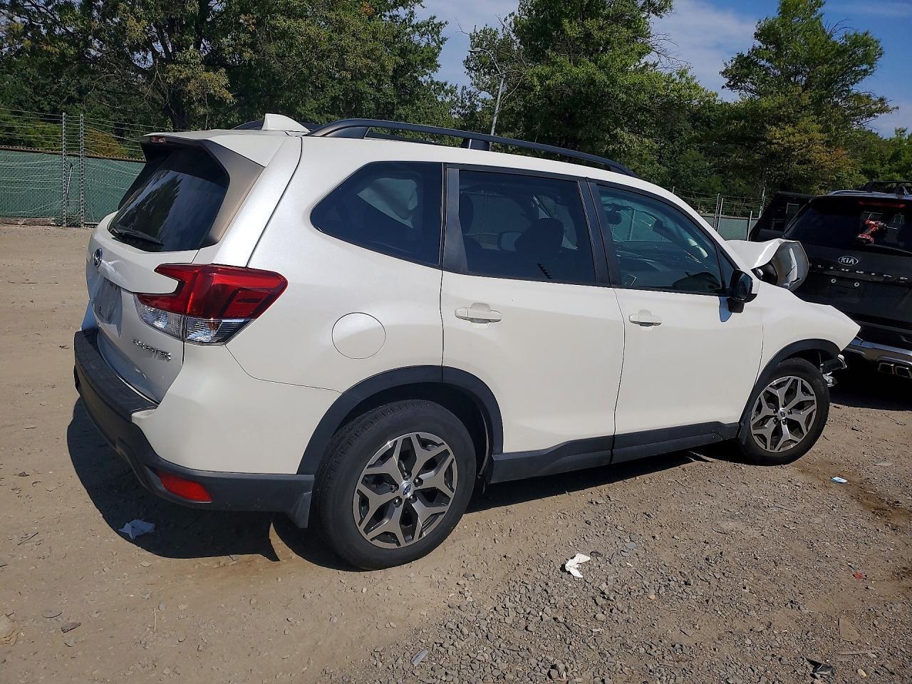 JF2SKAGC0KH585970 2019 SUBARU FORESTER photo no. 3