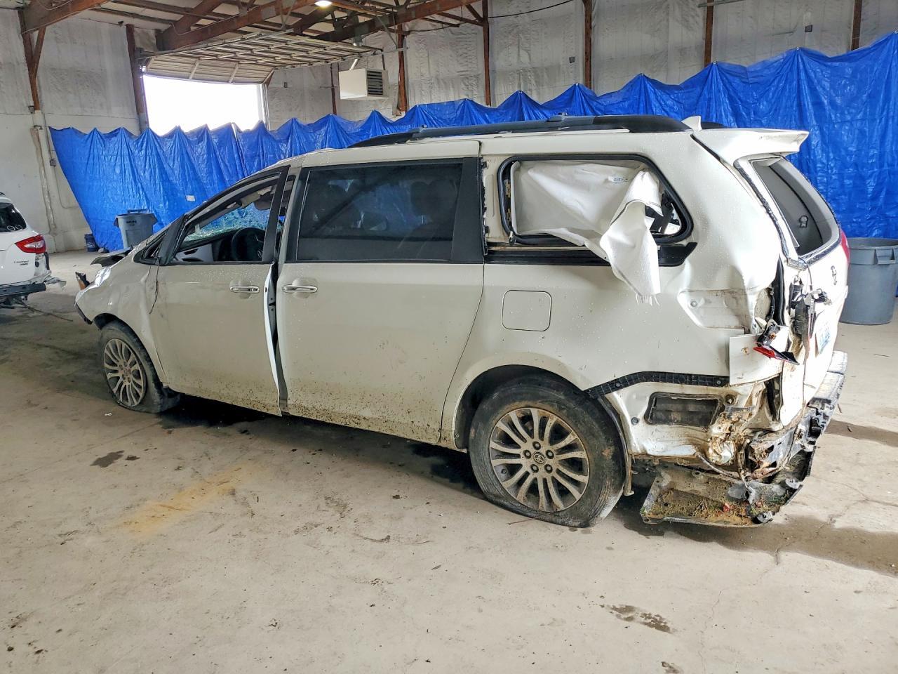 2020 TOYOTA SIENNA XLE 8-PASSENGER — Фото 2 из 14