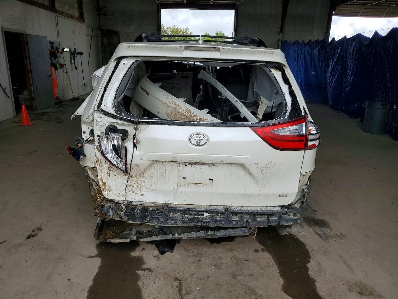 2020 TOYOTA SIENNA XLE 8-PASSENGER — Фото 6 из 14
