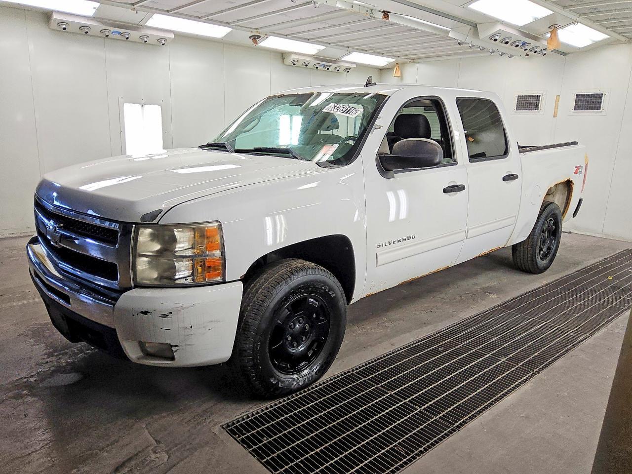 2011 CHEVROLET SILVERADO 3GCPKSE30BG139082