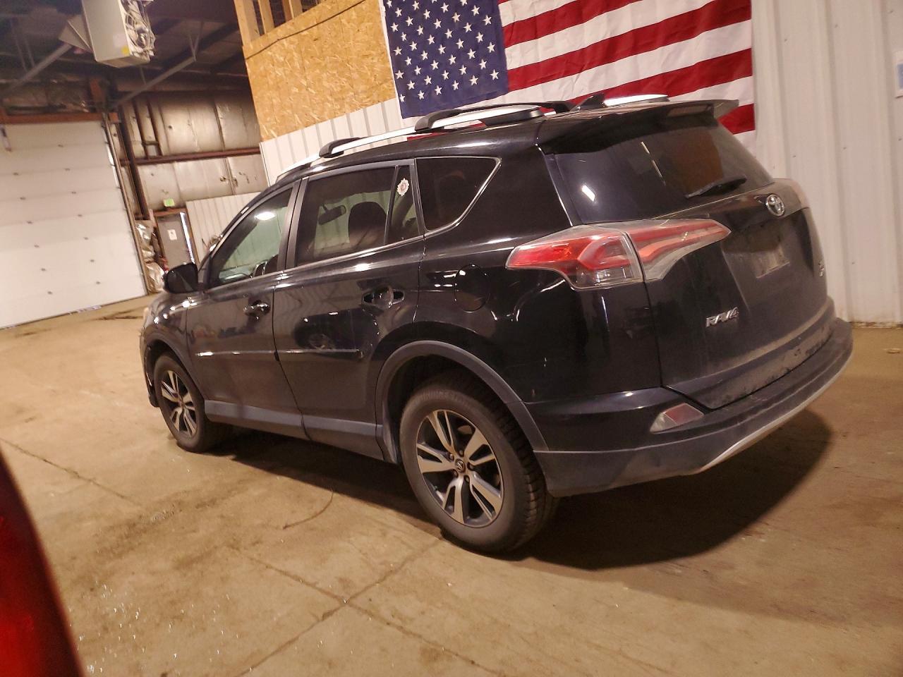 2T3RFREV1GW425666 2016 TOYOTA RAV4 photo no. 2