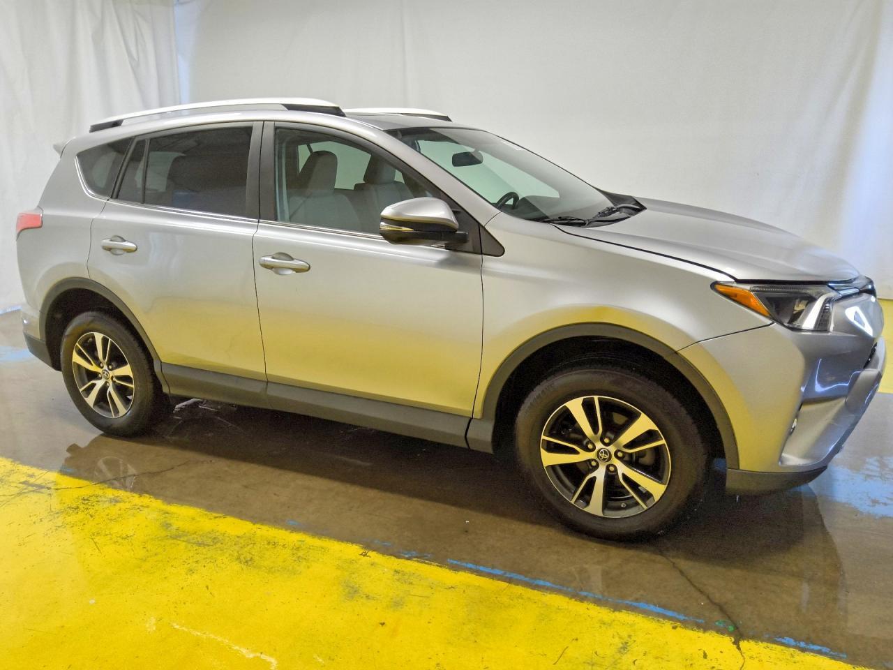2T3RFREVXGW420689 2016 TOYOTA RAV4 photo no. 4