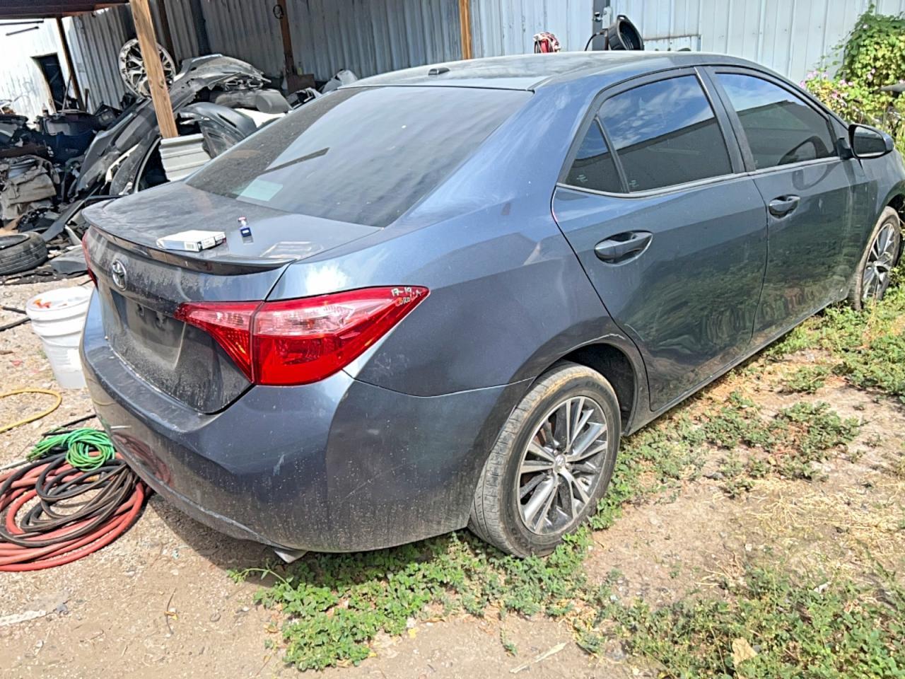 5YFBURHE0HP625680 2017 TOYOTA COROLLA photo no. 4