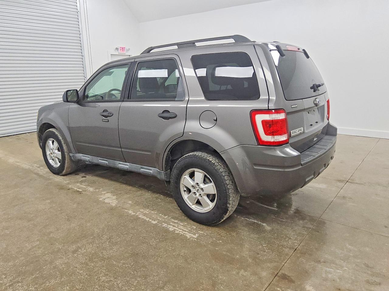 1FMCU0DG7AKD20765 2010 FORD ESCAPE photo no. 2