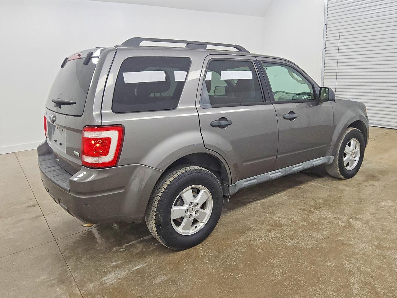 1FMCU0DG7AKD20765 2010 FORD ESCAPE photo no. 3