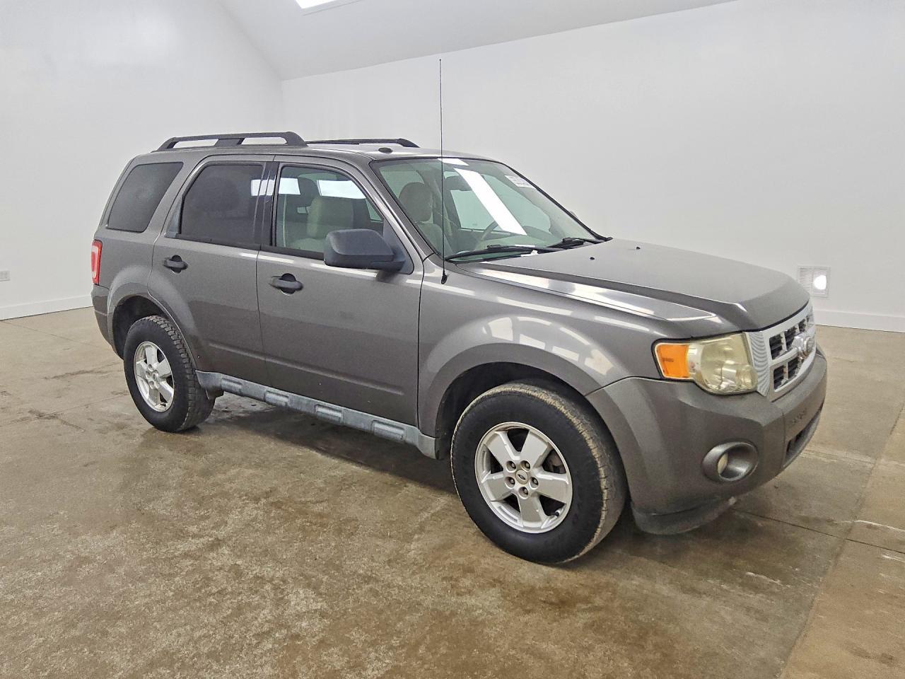 1FMCU0DG7AKD20765 2010 FORD ESCAPE photo no. 4