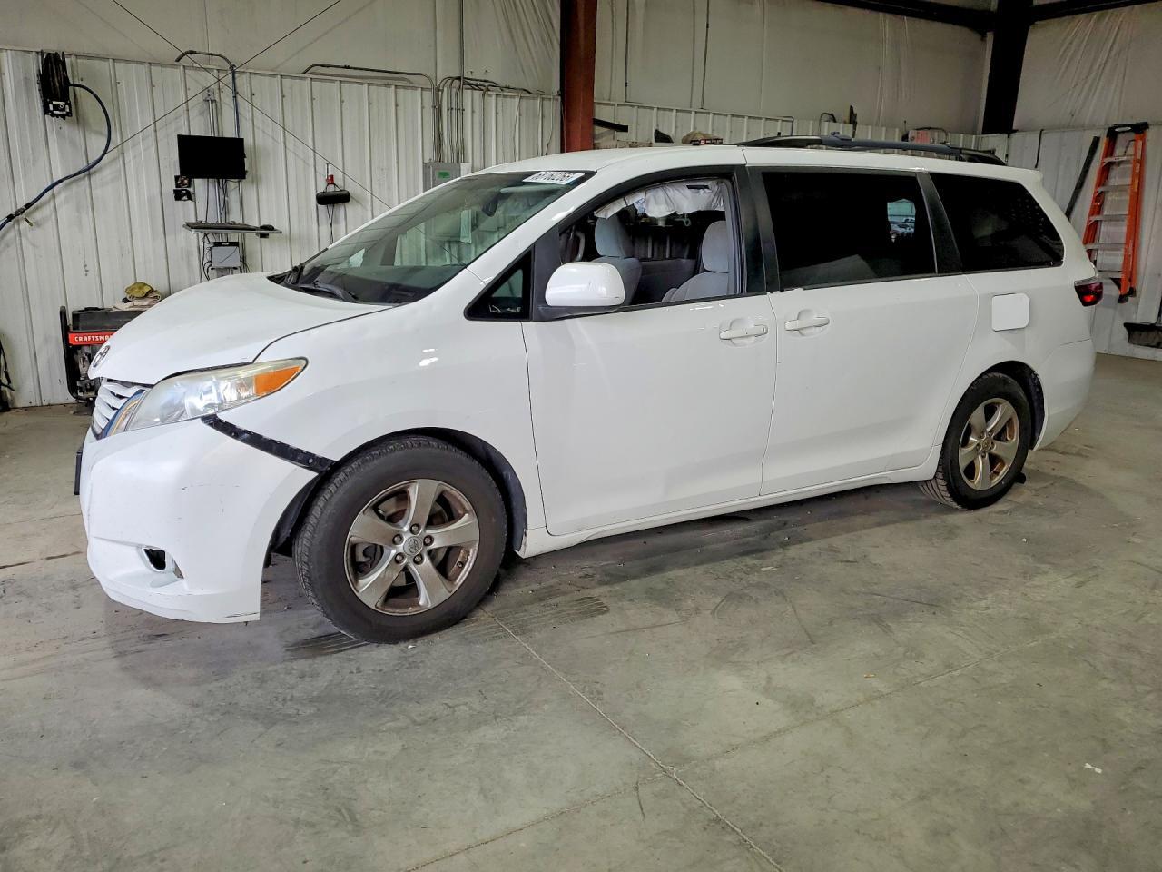 2015 TOYOTA SIENNA 5TDKK3DC2FS618077