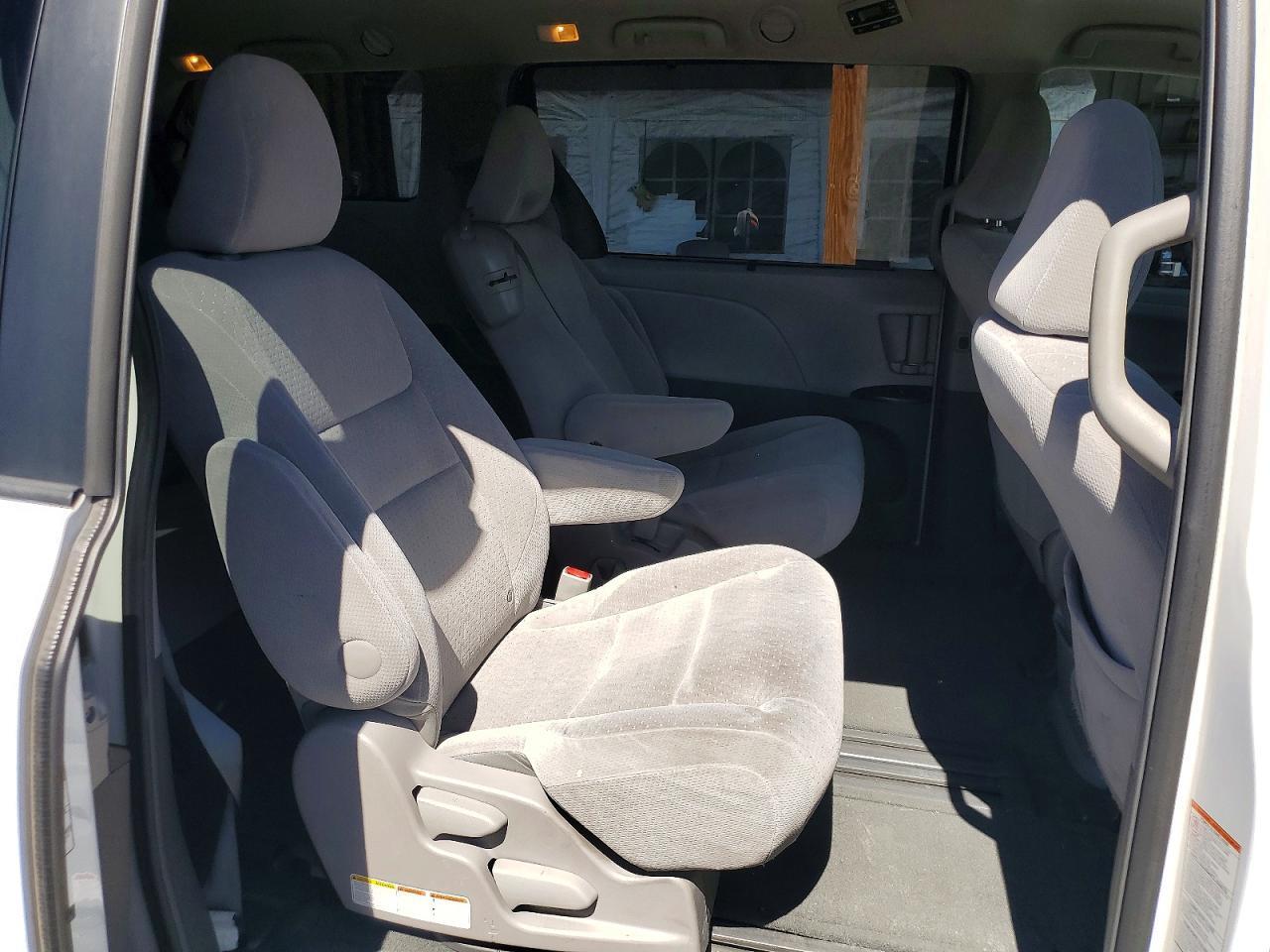 5TDKK3DC3FS585574 2015 TOYOTA SIENNA photo no. 11