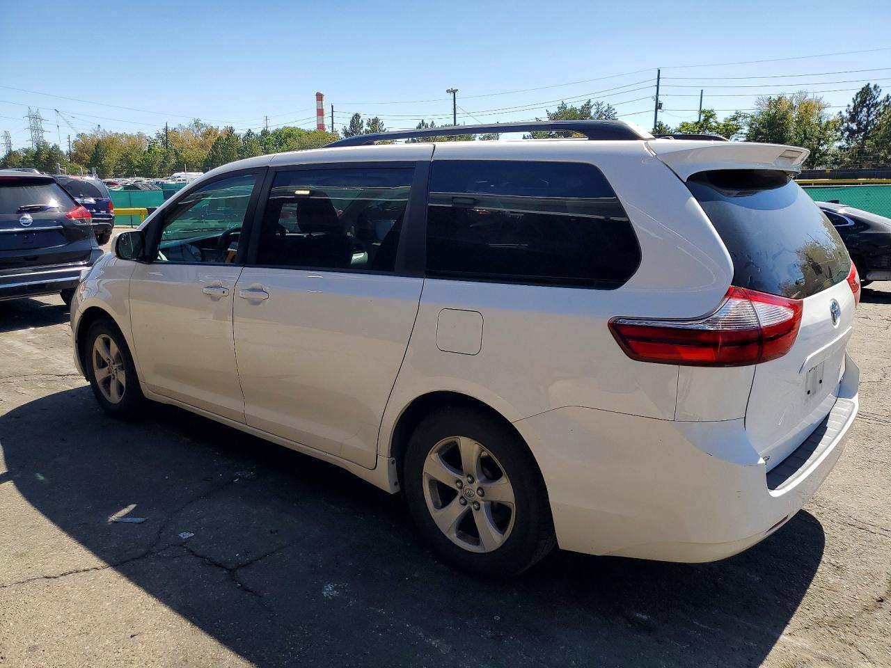 5TDKK3DC3FS585574 2015 TOYOTA SIENNA photo no. 2