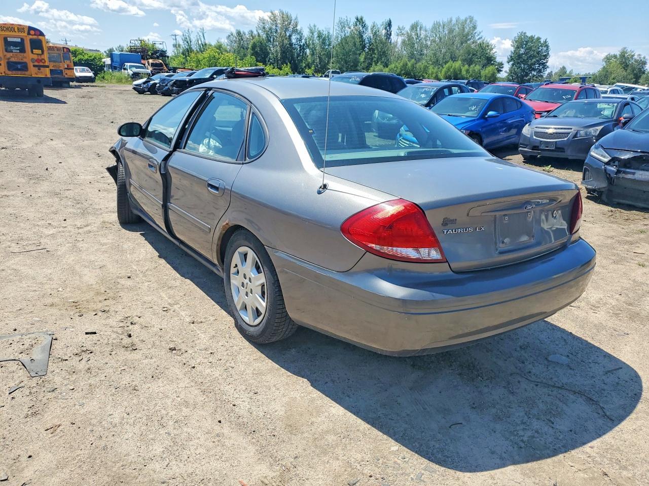 1FAFP52U44G158458 2004 FORD TAURUS photo no. 2