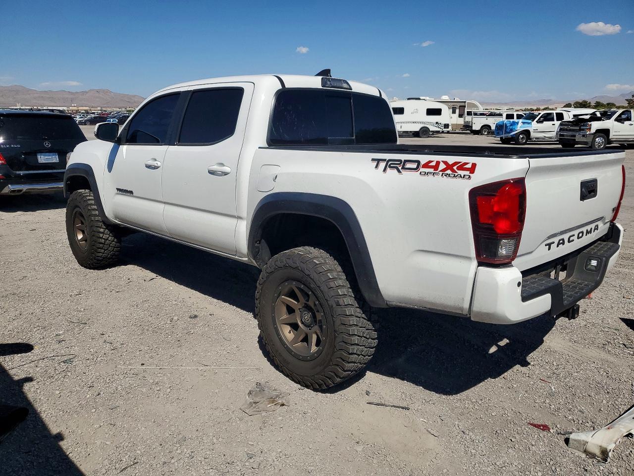 2019 TOYOTA TACOMA TRD OFF-ROAD — Фото 2 из 13