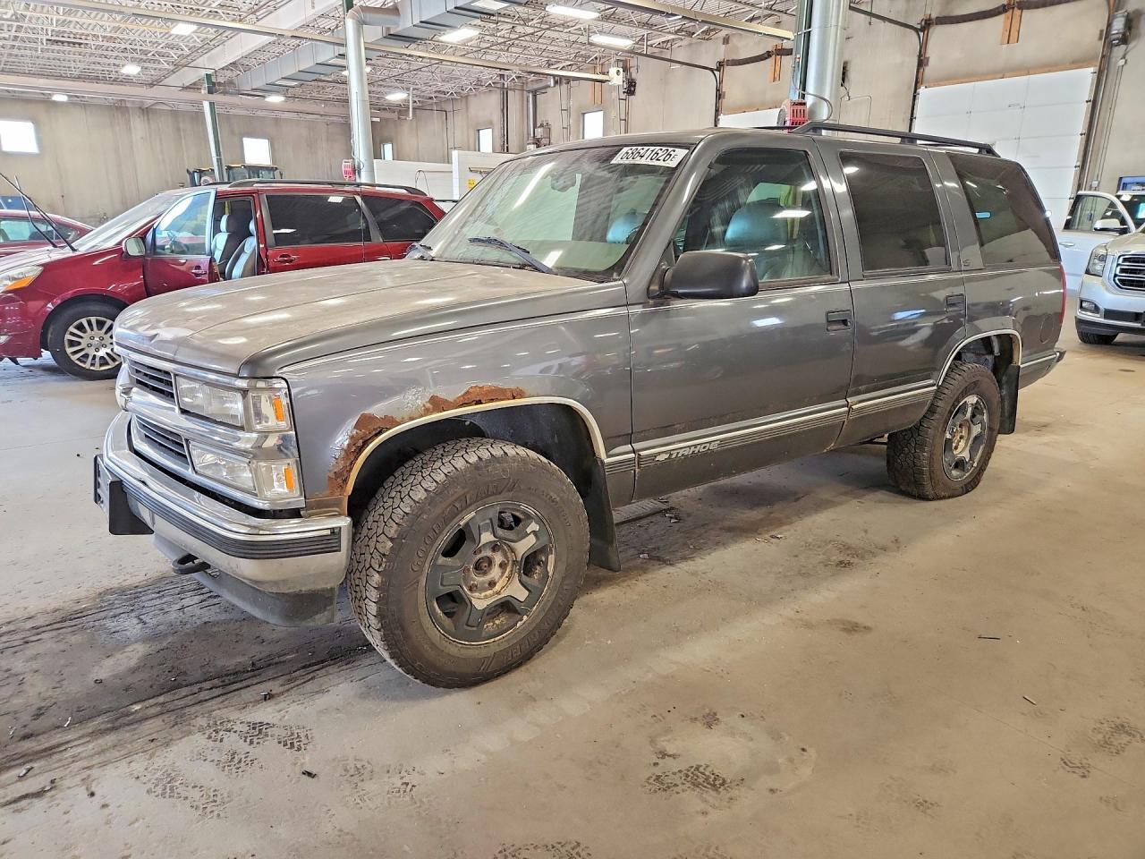 1999 CHEVROLET TAHOE 1GNEK13R0XJ565845