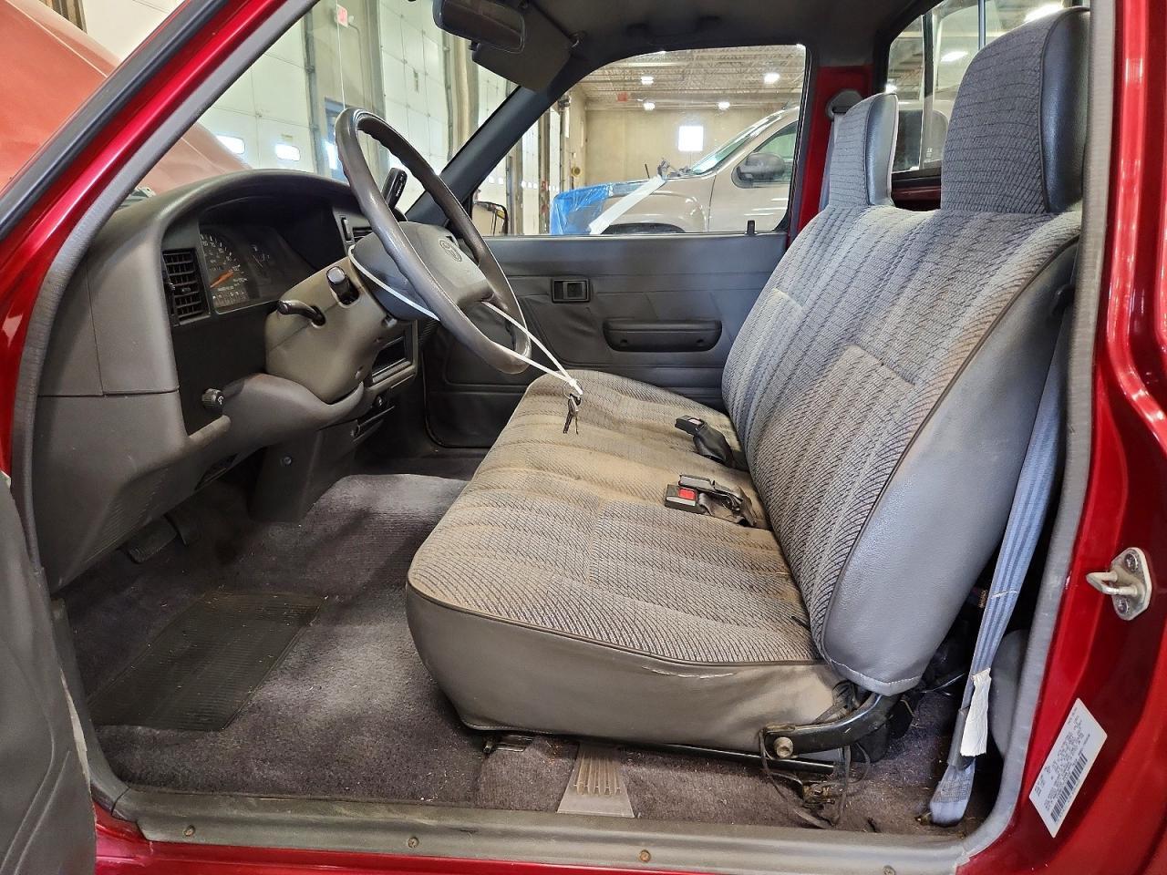 1993 TOYOTA PICKUP 1/2 TON SHORT WHEELBASE DX — Фото 7 из 12