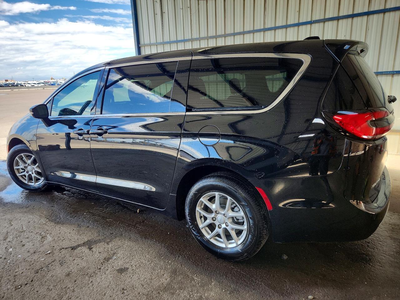 2C4RC1BG4VR571857 2027 CHRYSLER PACIFICA photo no. 2