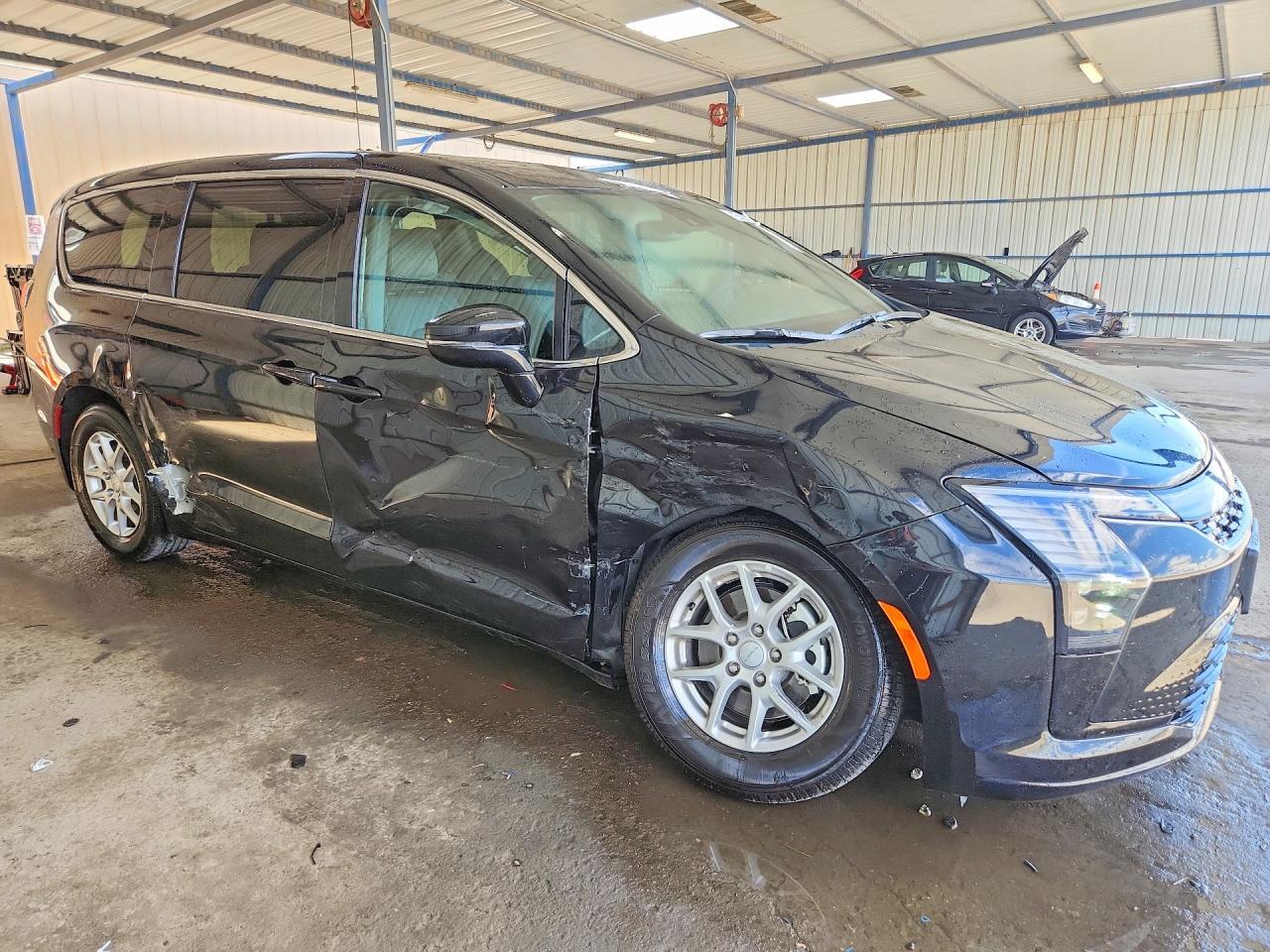 2C4RC1BG4VR571857 2027 CHRYSLER PACIFICA photo no. 4