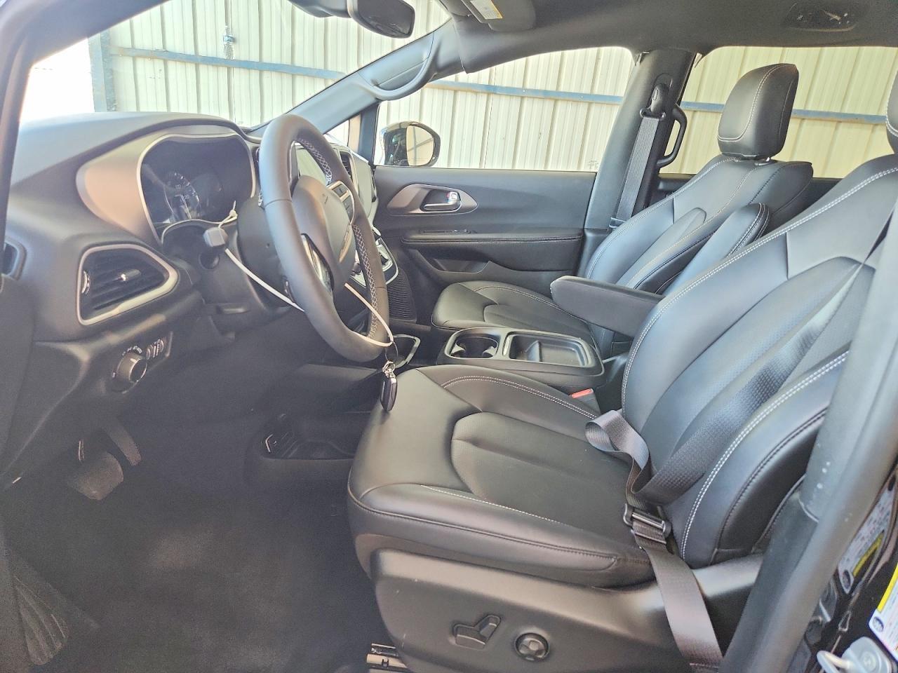 2C4RC1BG4VR571857 2027 CHRYSLER PACIFICA photo no. 7