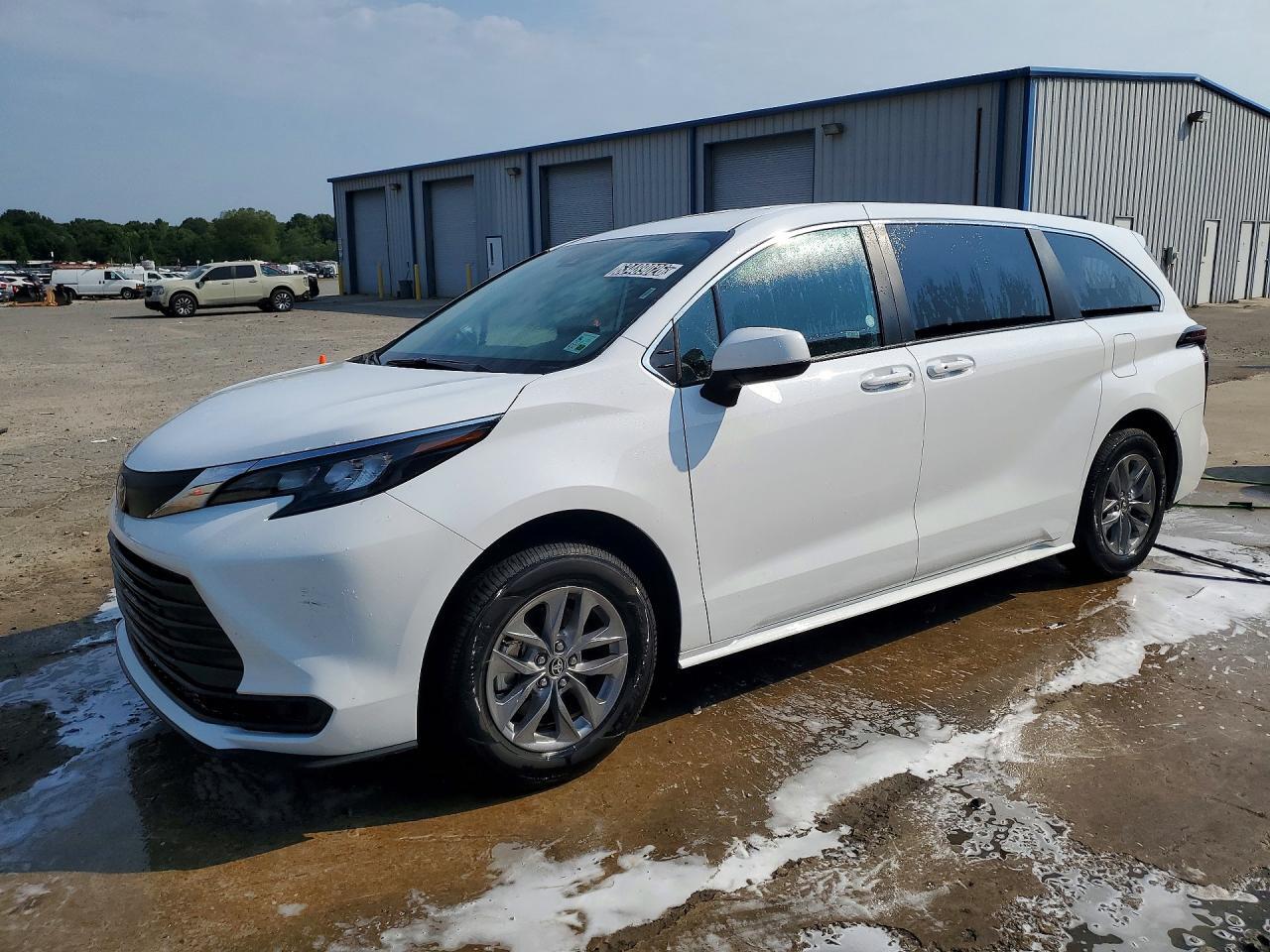 2026 TOYOTA SIENNA 5TDKRKEC8TS305048