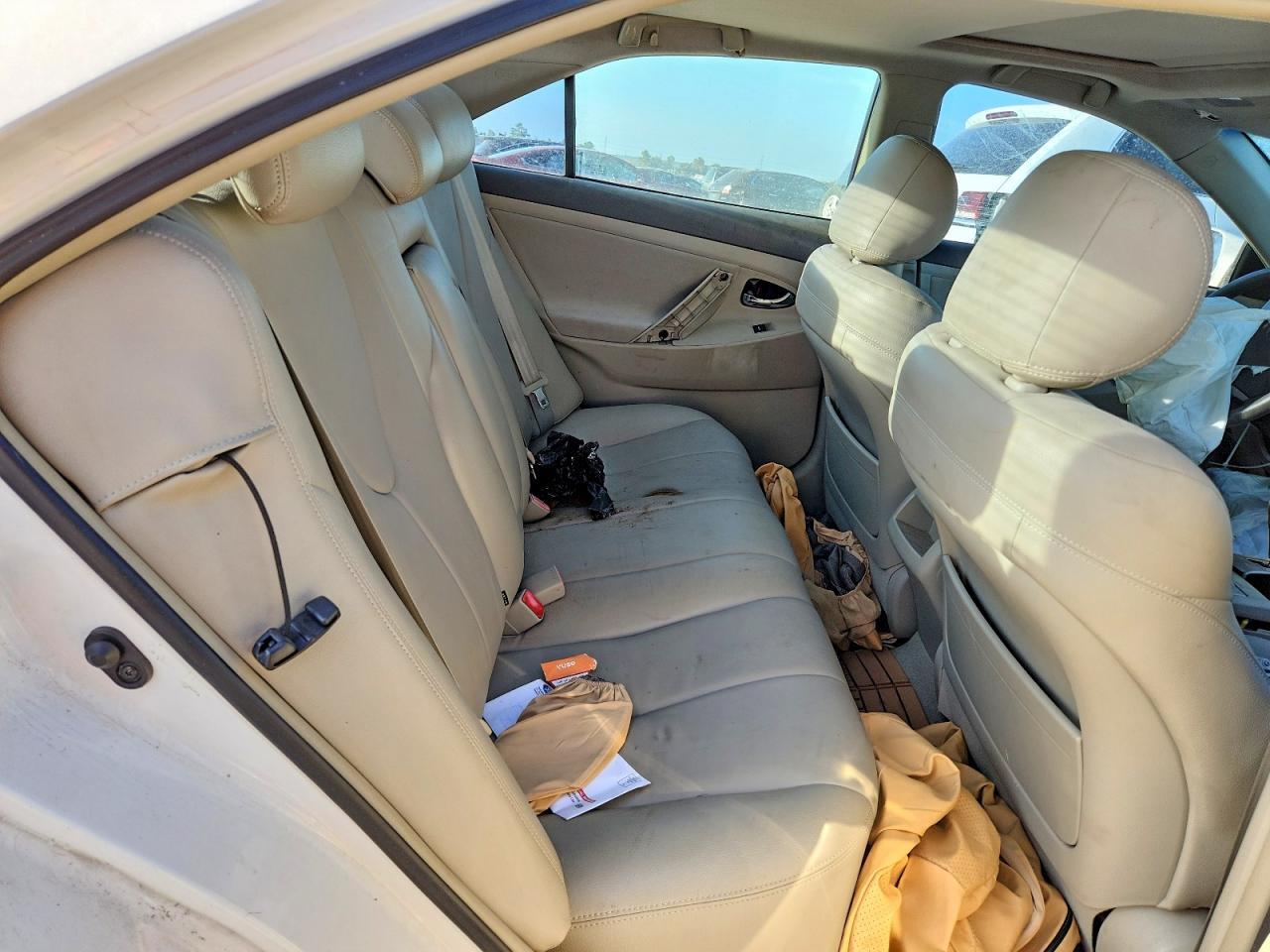 2010 TOYOTA CAMRY LE — Фото 10 из 12