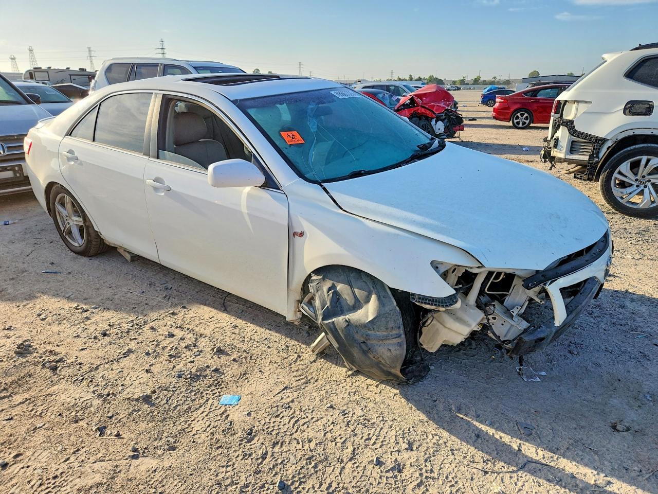 2010 TOYOTA CAMRY LE — Фото 4 из 12