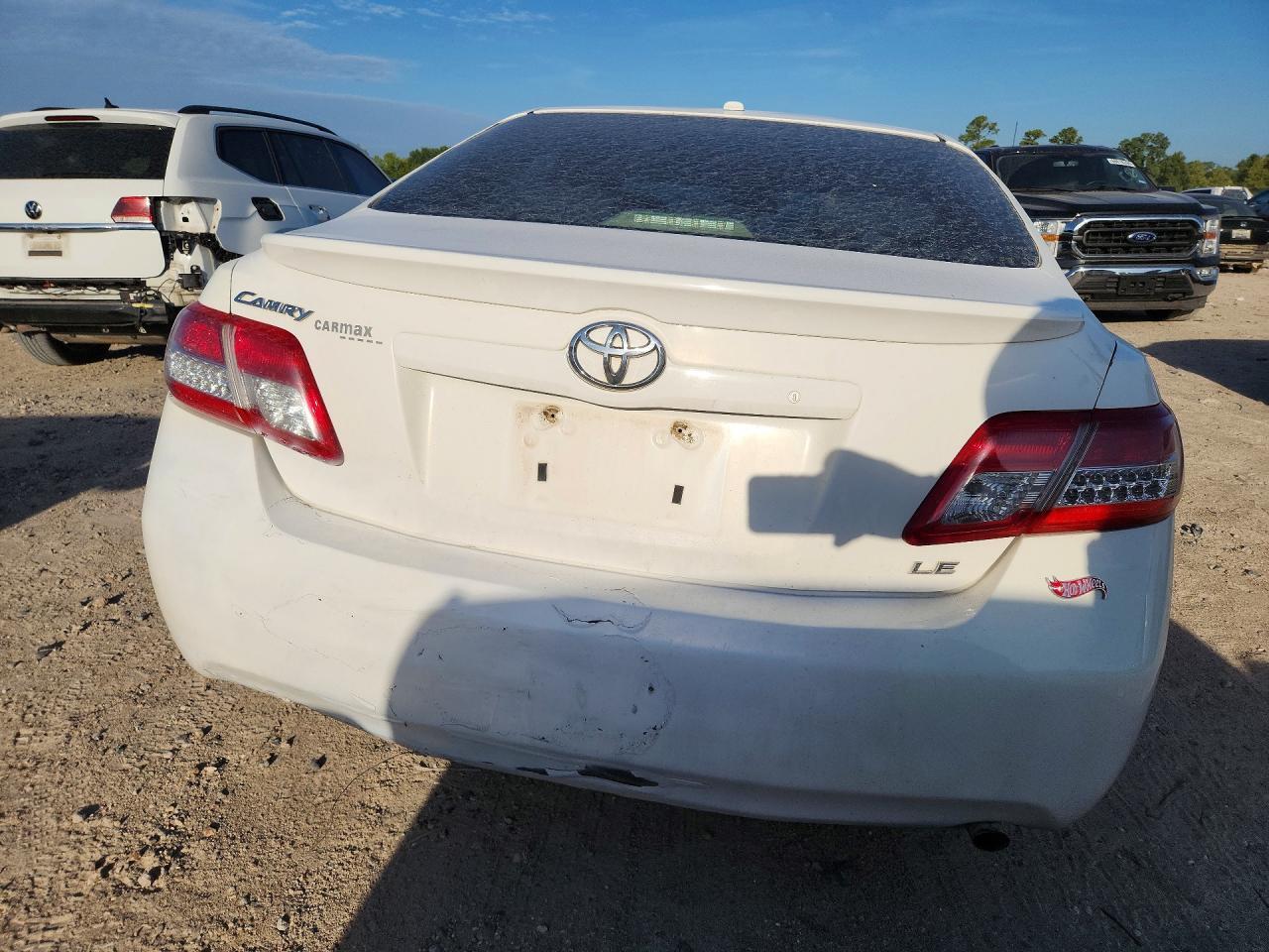 2010 TOYOTA CAMRY LE — Фото 6 из 12
