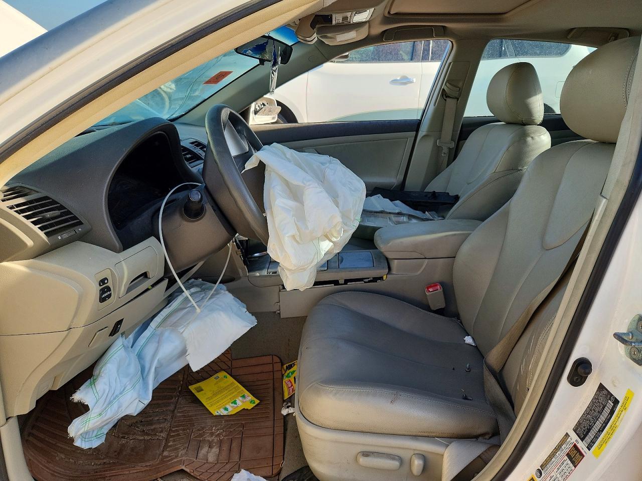 2010 TOYOTA CAMRY LE — Фото 7 из 12