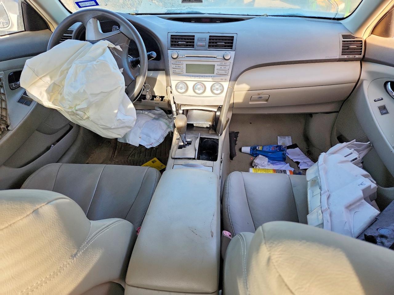 2010 TOYOTA CAMRY LE — Фото 8 из 12