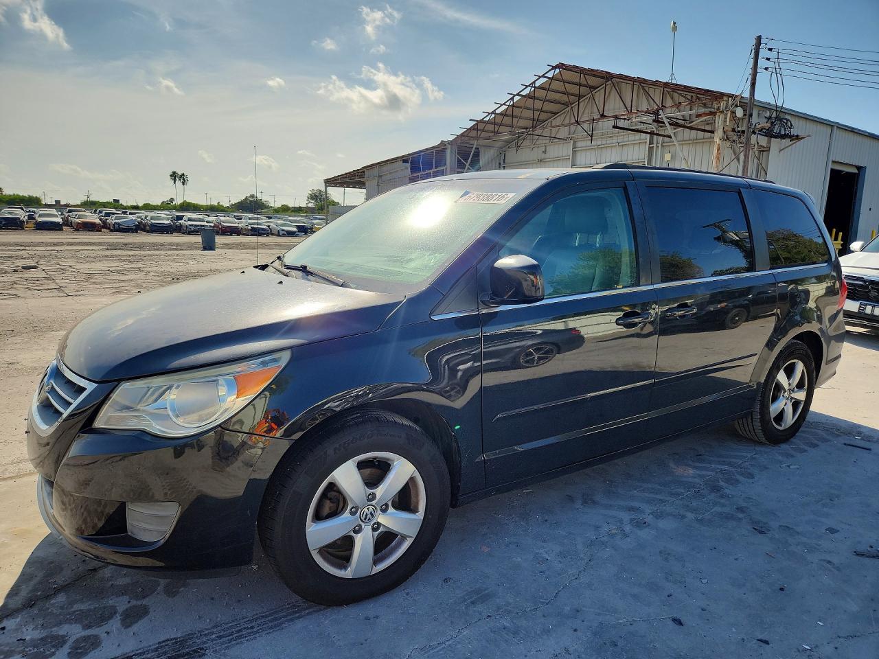 2011 VOLKSWAGEN ROUTAN 2V4RW3DG7BR803014
