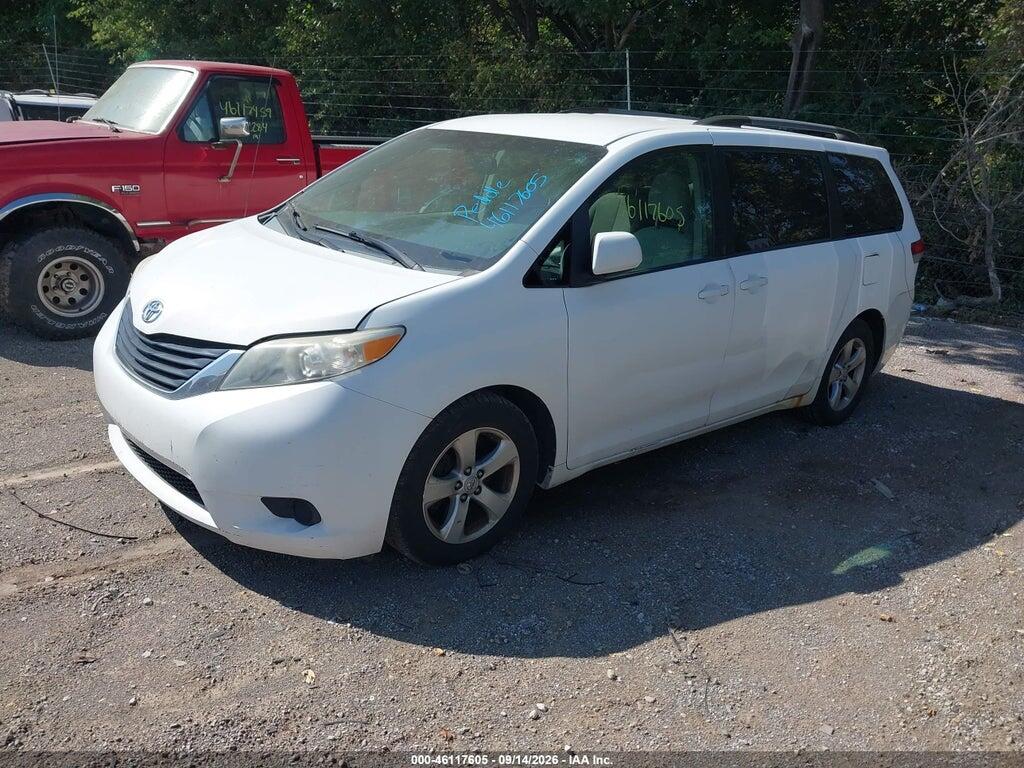 5TDKK3DC0BS041981 2011 TOYOTA SIENNA photo no. 2