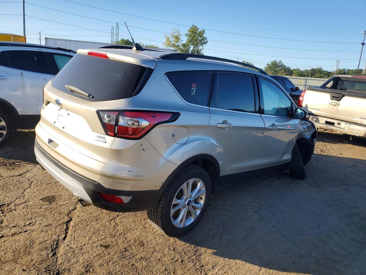 1FMCU0HD2JUD57923 2018 FORD ESCAPE photo no. 3