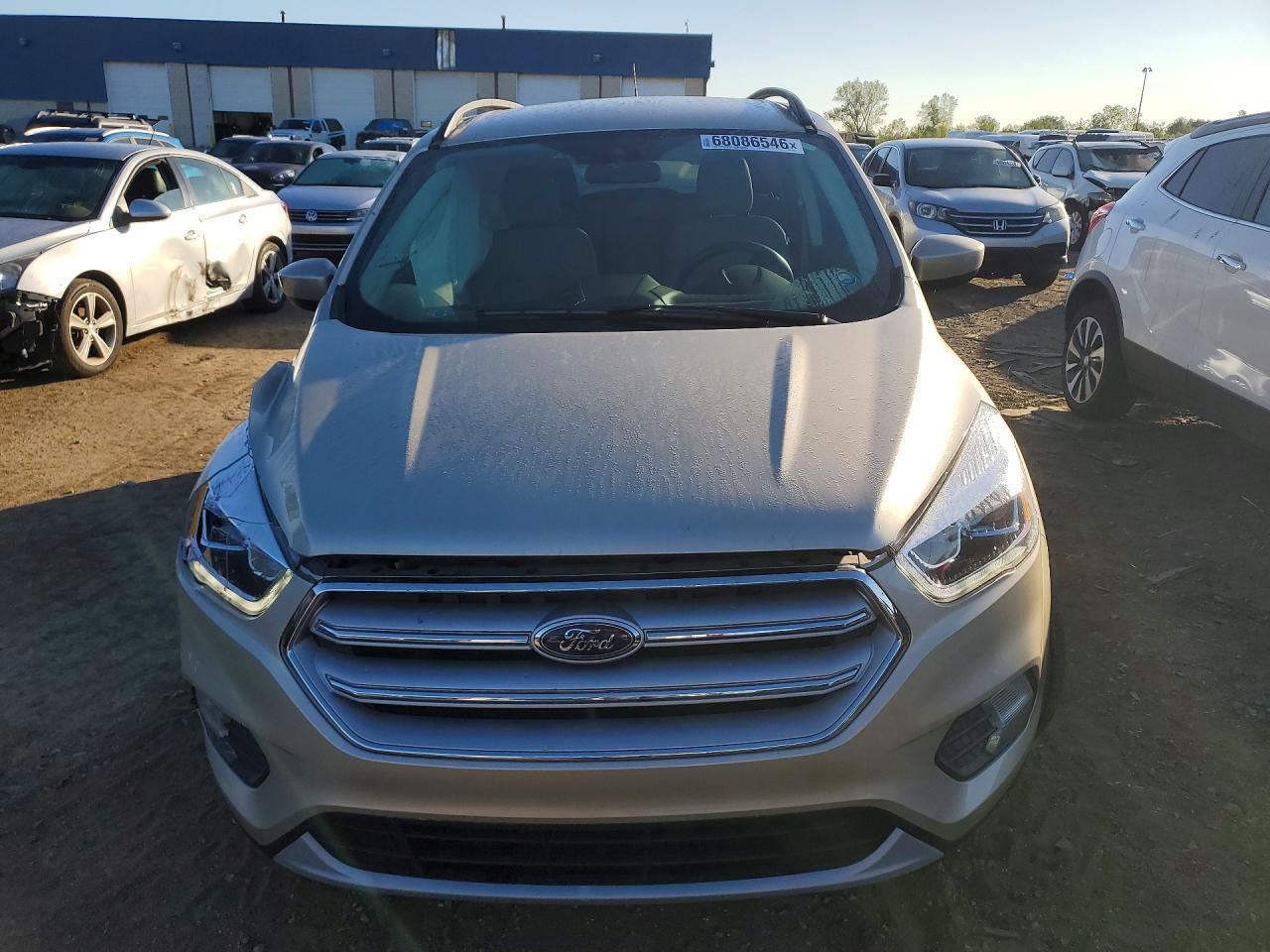 1FMCU0HD2JUD57923 2018 FORD ESCAPE photo no. 5