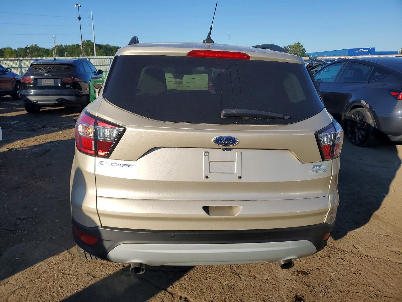 1FMCU0HD2JUD57923 2018 FORD ESCAPE photo no. 6