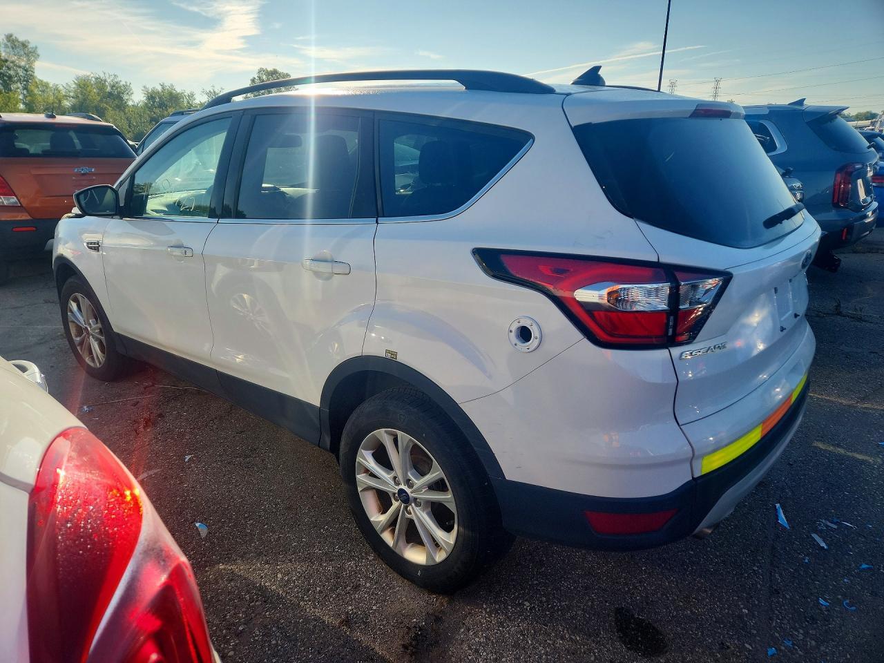 1FMCU9HD9JUD23630 2018 FORD ESCAPE photo no. 2