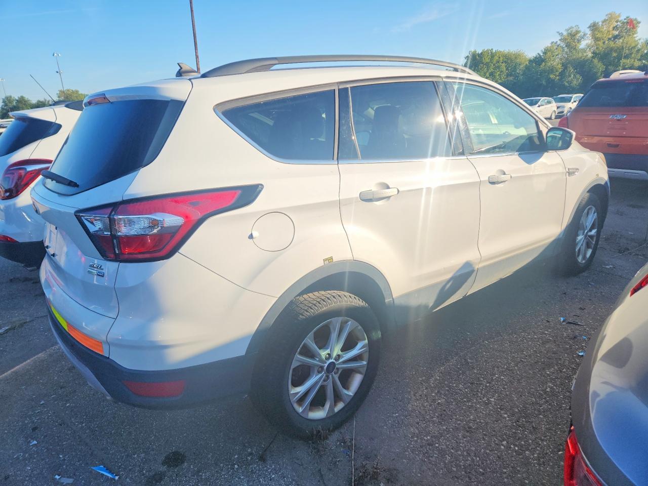 1FMCU9HD9JUD23630 2018 FORD ESCAPE photo no. 3