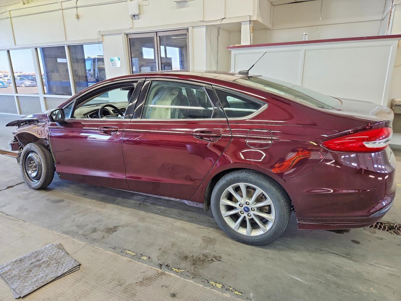 3FA6P0HD7HR195738 2017 FORD FUSION photo no. 2