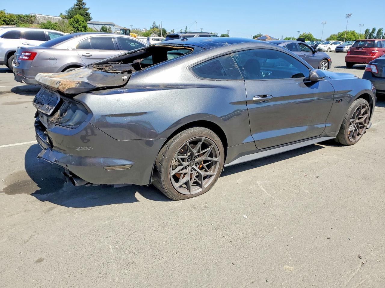 1FA6P8CF0J5166100 2018 FORD MUSTANG photo no. 3
