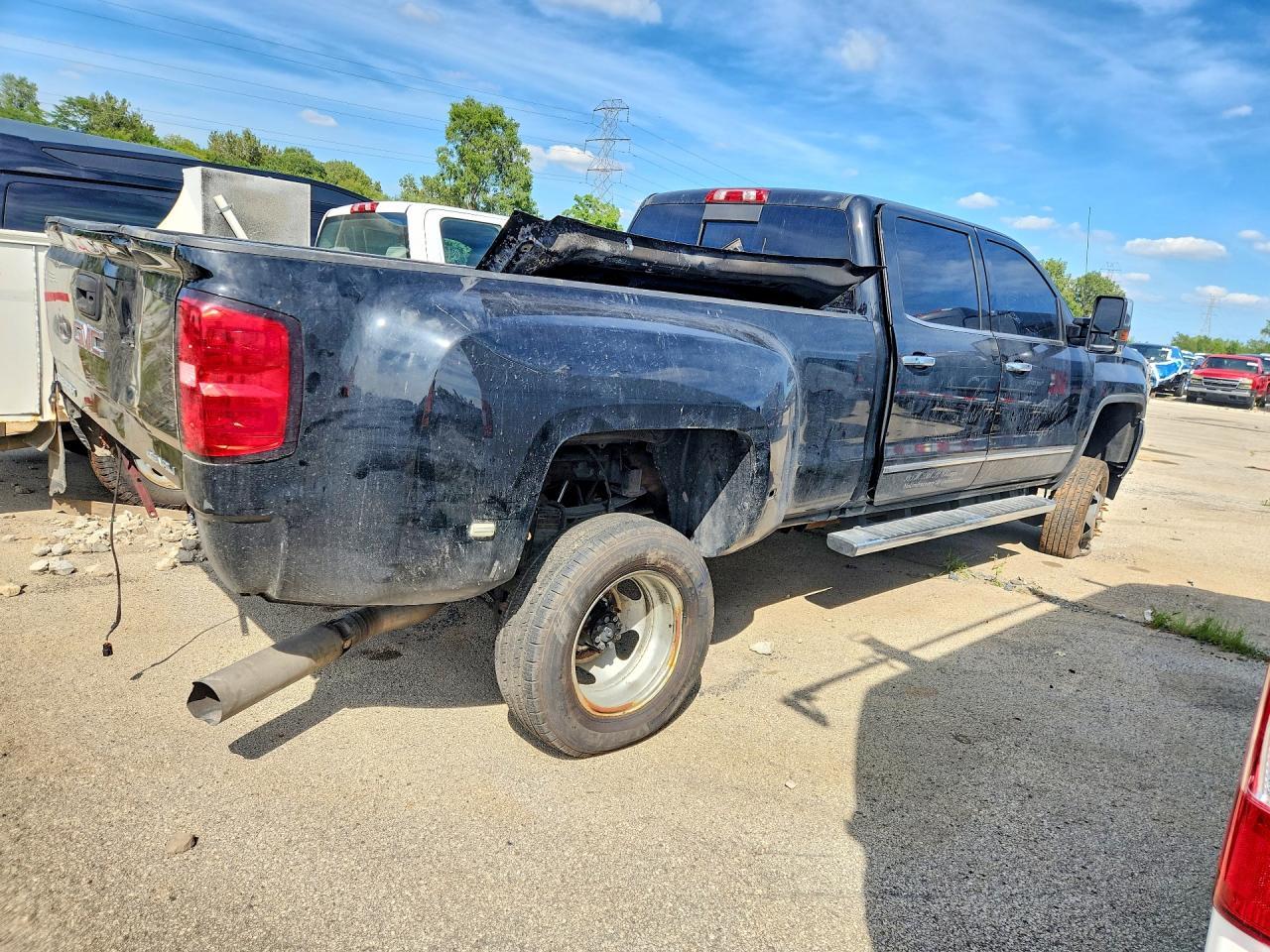 1GT42WEY1KF144072 2019 GMC SIERRA photo no. 3