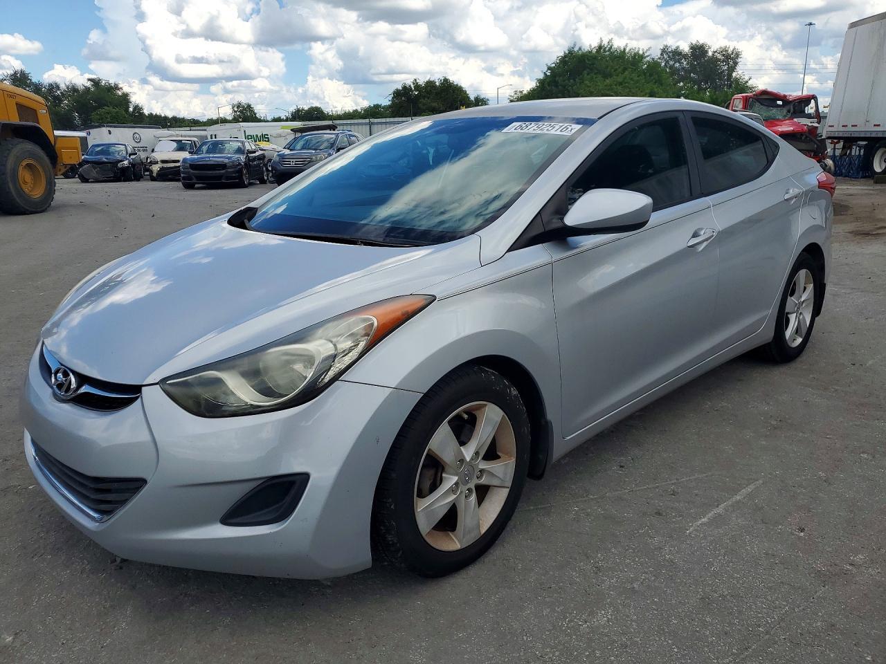 2013 HYUNDAI ELANTRA 5NPDH4AE6DH268524