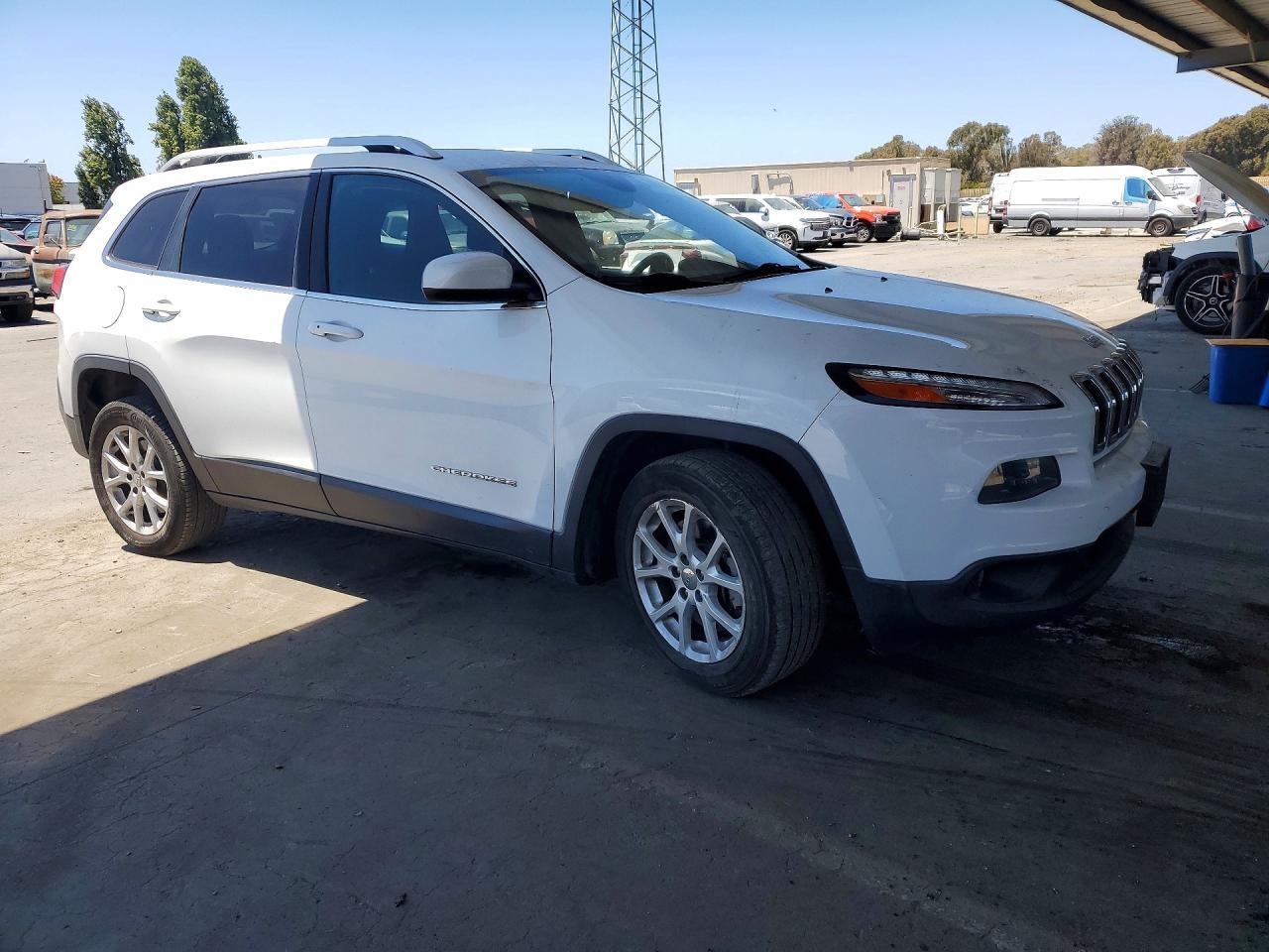 1C4PJLCS6FW580418 2015 JEEP CHEROKEE photo no. 4