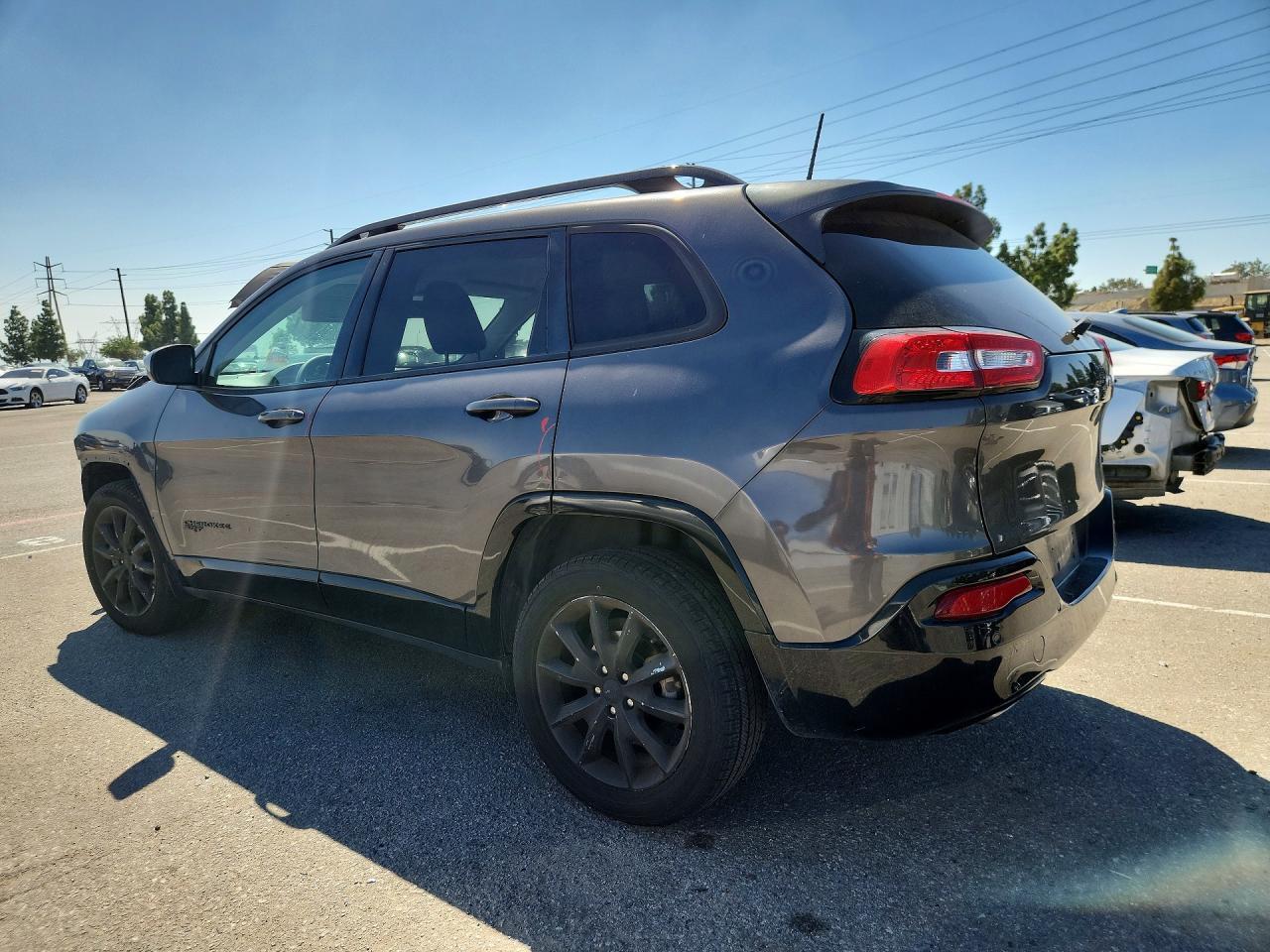 1C4PJLCB6JD588393 2018 JEEP CHEROKEE photo no. 2