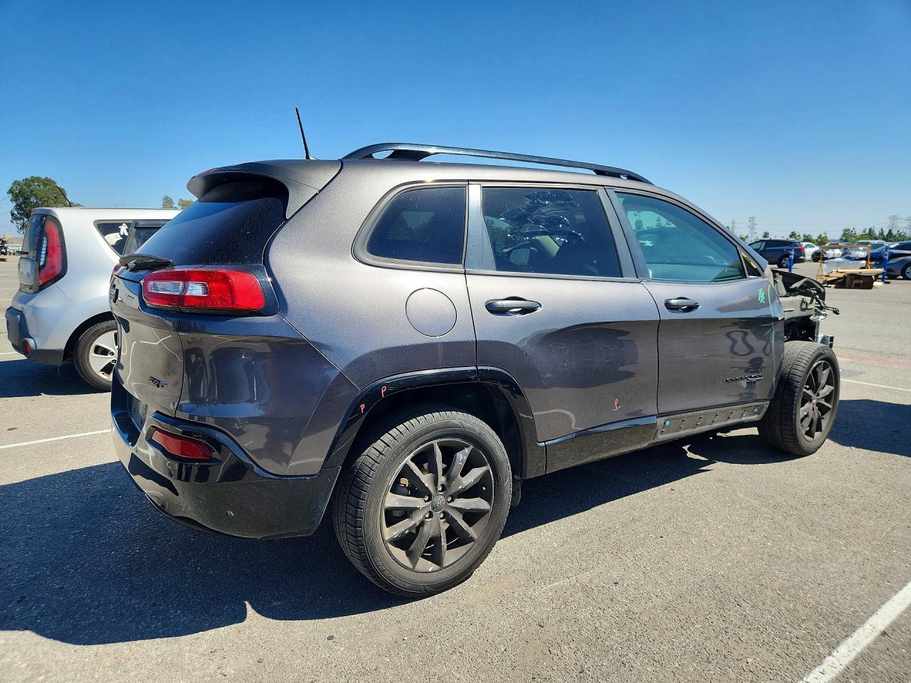 1C4PJLCB6JD588393 2018 JEEP CHEROKEE photo no. 3