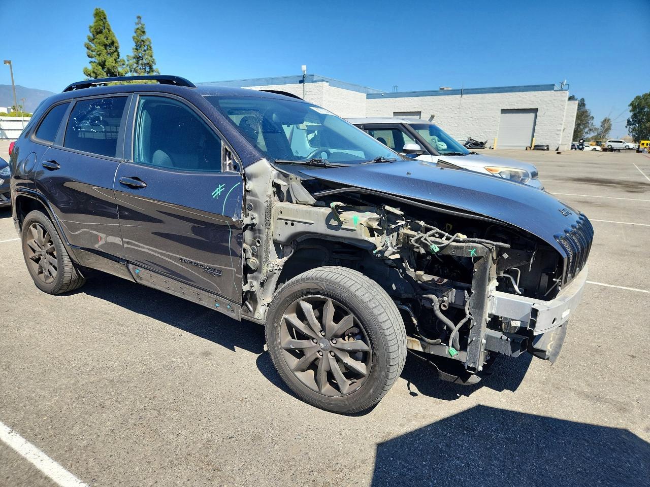1C4PJLCB6JD588393 2018 JEEP CHEROKEE photo no. 4