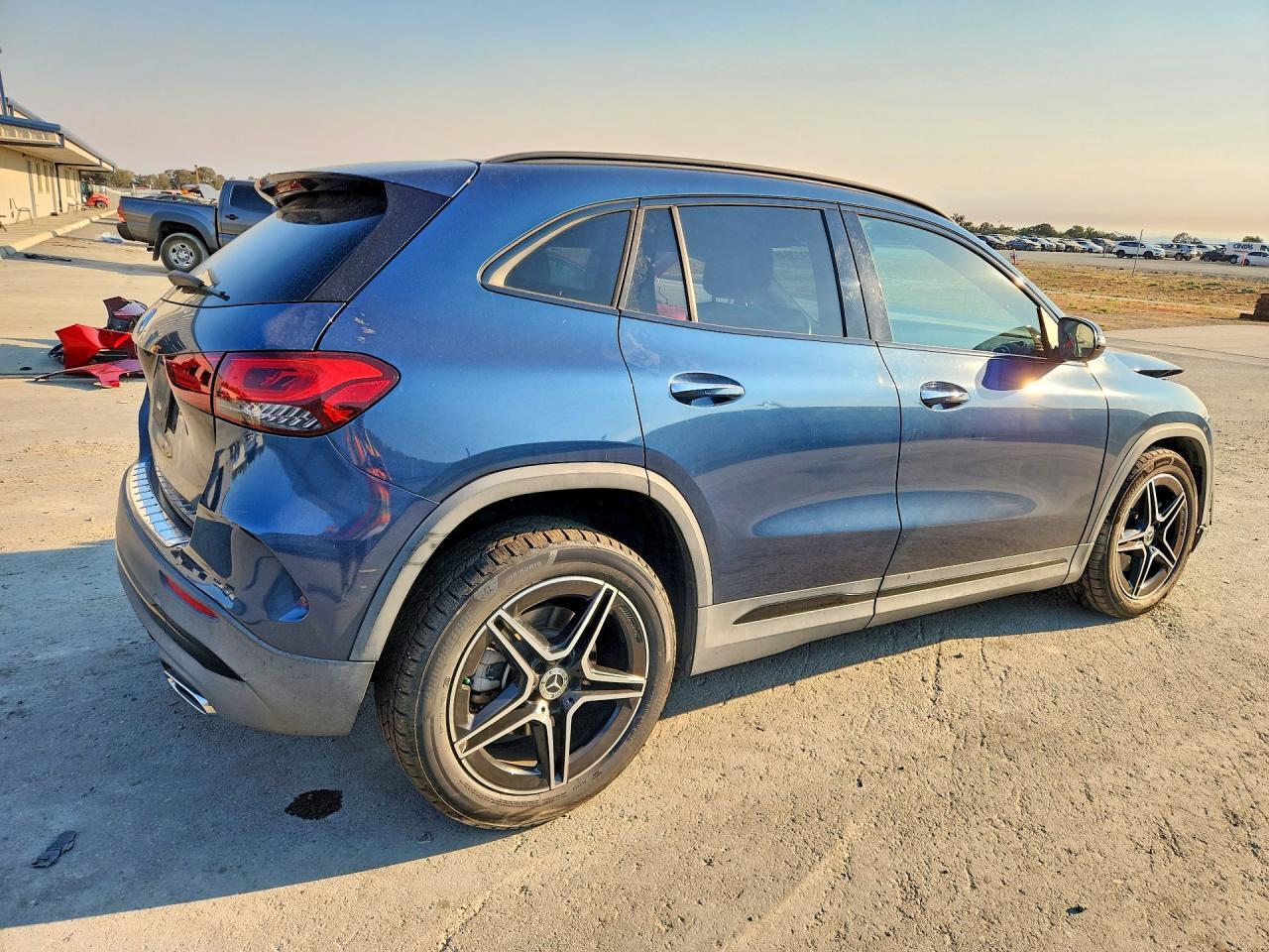 2021 MERCEDES-BENZ GLA 250 — Фото 3 из 12