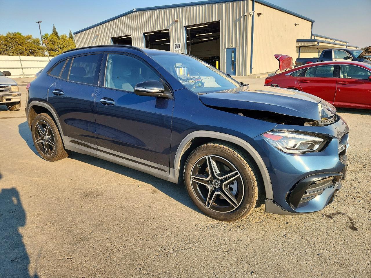2021 MERCEDES-BENZ GLA 250 — Фото 4 из 12